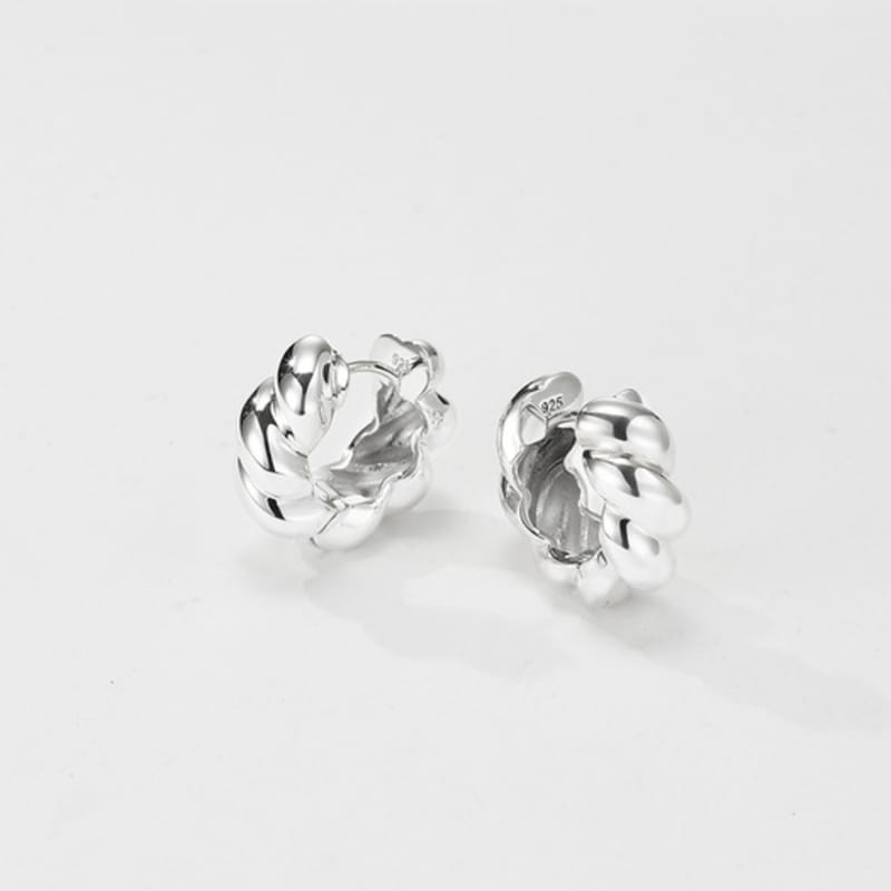 FINDELISE 925 Bold Croissant One-Touch Earrings