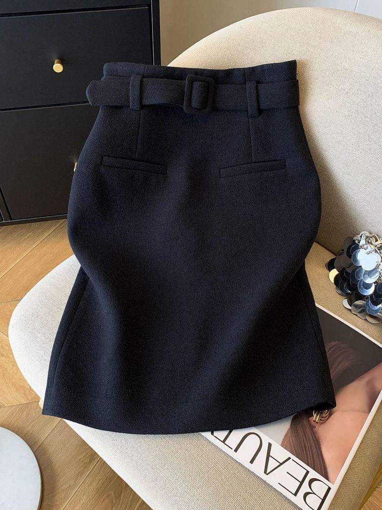 2025 Autumn/Winter High-End Korean Wool Plaid Skirt - Women's Elegant Straight Hip-Hugging Style