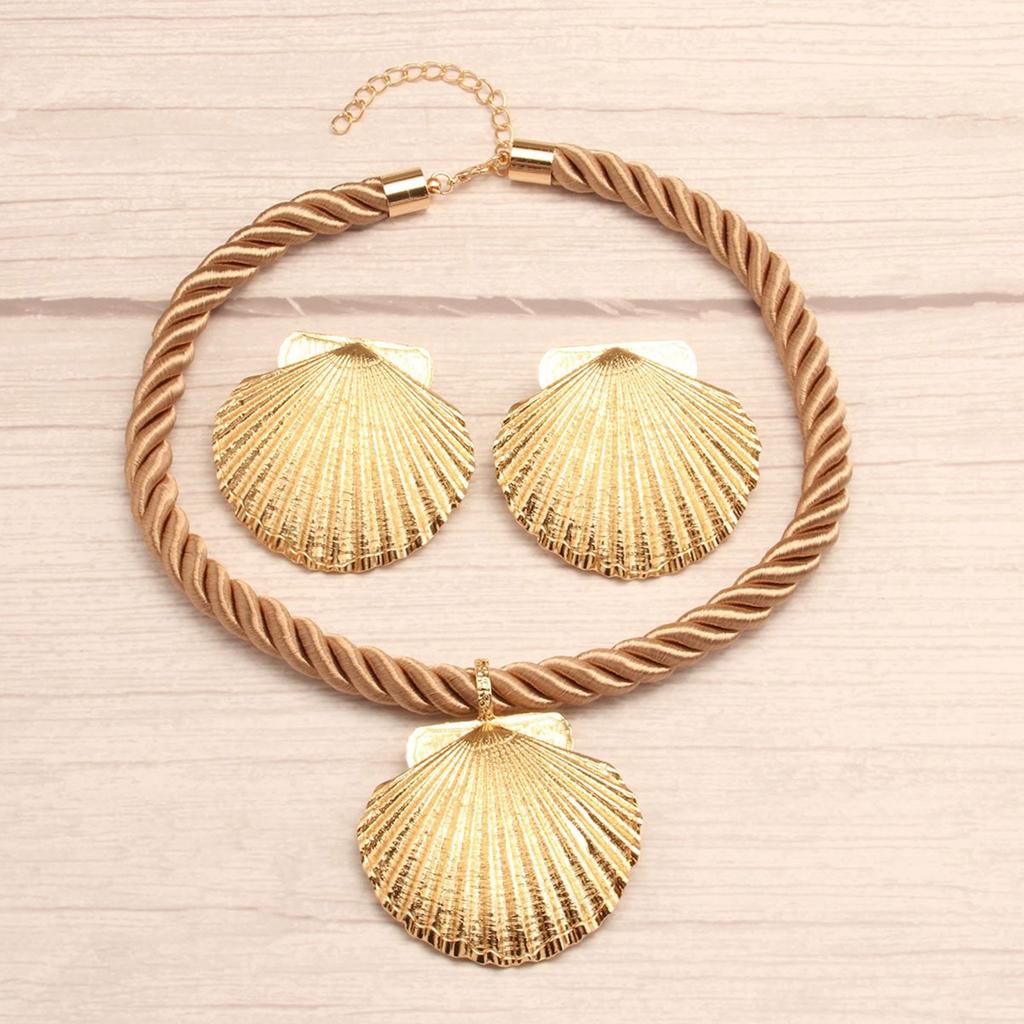 Elegant Shell Pendant Earrings and Necklace Set Fashionable Accessories Handmade Women Girls Jewelry for Daily Wear