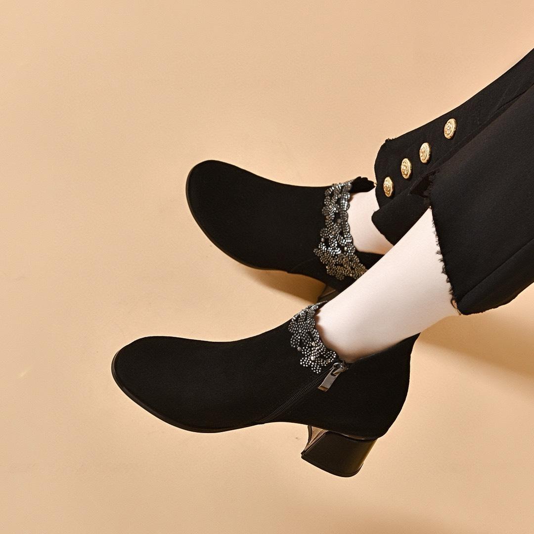 

Short boots women s 2025 autumn and winter new round head black sheepskin hot diamond fashion boots two heights Korean version cotton boots leather b 41