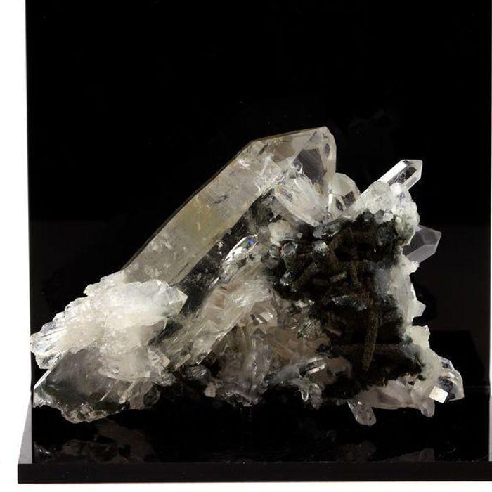 Pierres et Minéraux. Quartz. 470.0 ct. Massif de La Meije, Oisans, Isère, France.