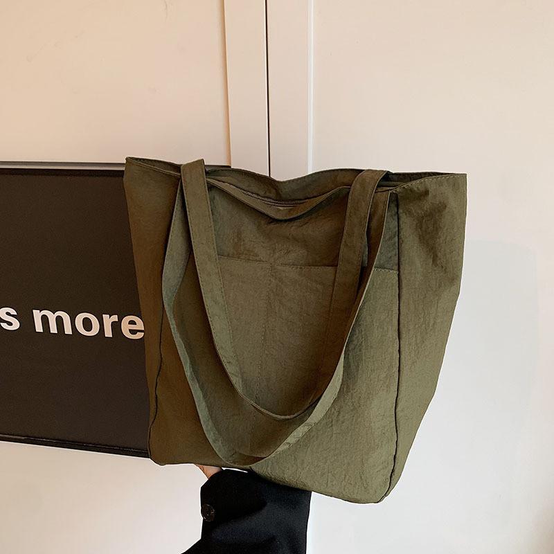 Stylish And Spacious Tote Bag For Women With Beautiful Design And Versatile Use