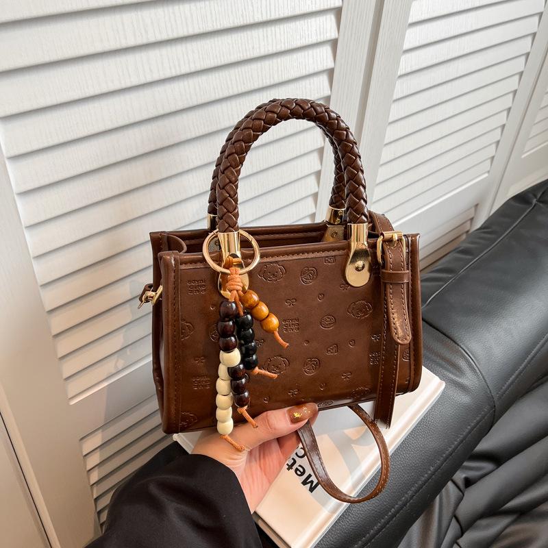 

2025 Retro Women s Summer Shoulder Bag: Simple, Stylish, Solid Color Handbag 20.5*9*14 cm