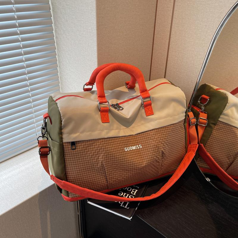 Large capacity short-distance luggage bag travel bag sports and leisure fitness bag women's wet and dry separation swimming training messenger bag