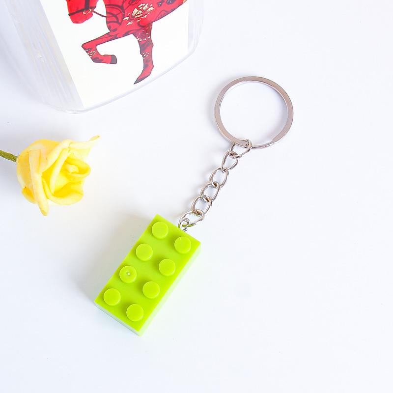 Bunte 2x4 Noppen Schlüsselanhänger: Personalisierter Taschenanhänger Ornament & Kleines Geschenk