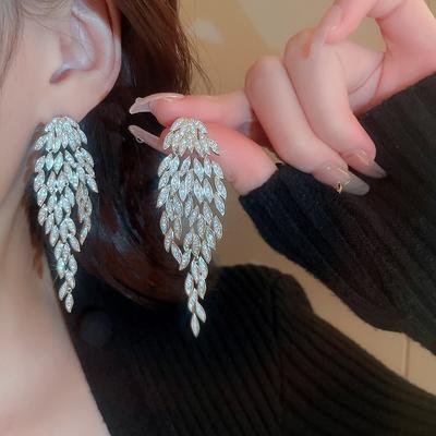 GemChic Damen-Ohrringe, trendige Ohrstecker, Nadeleinbettung, Zirkonia, Federblatt-Ohrringe, exquisiter Schmuck zum Geburtstag und zu Weihnachten