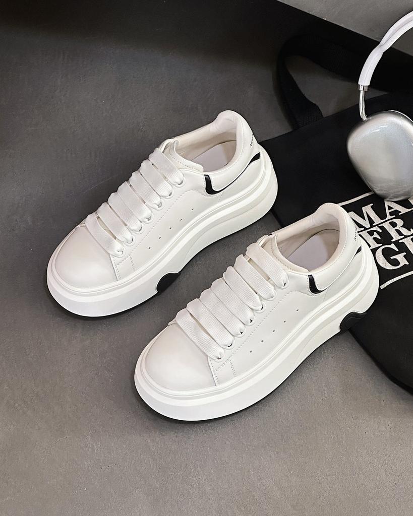Leather retro little white shoes women's 2025 spring new love McQueen versatile thick-soled heightening casual sports board shoes