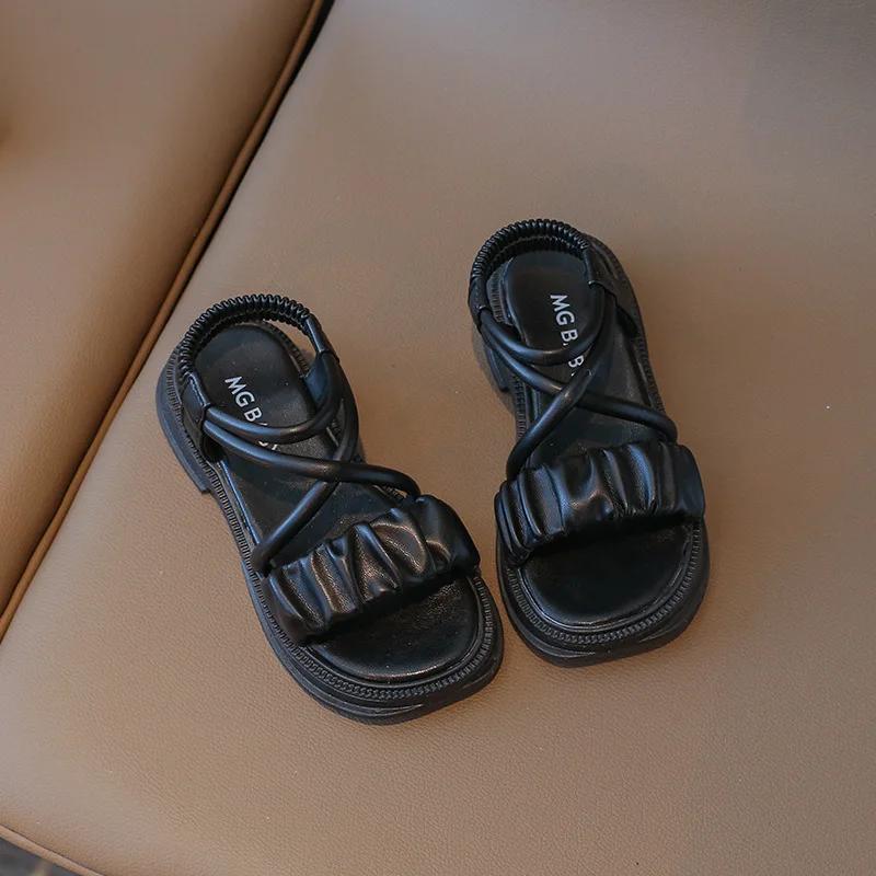 

2024 Новые универсальные сандалии для девочек, однотонные, дышащие, с открытым носком, корейская мода, детская повседневная обувь, плиссированная простая детская обувь 26 чёрный