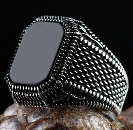 New Inlaid Emerald Men's Luxury Ring Personality Retro Domineering Personality Ring To Attend The Banquet Party Jewelry