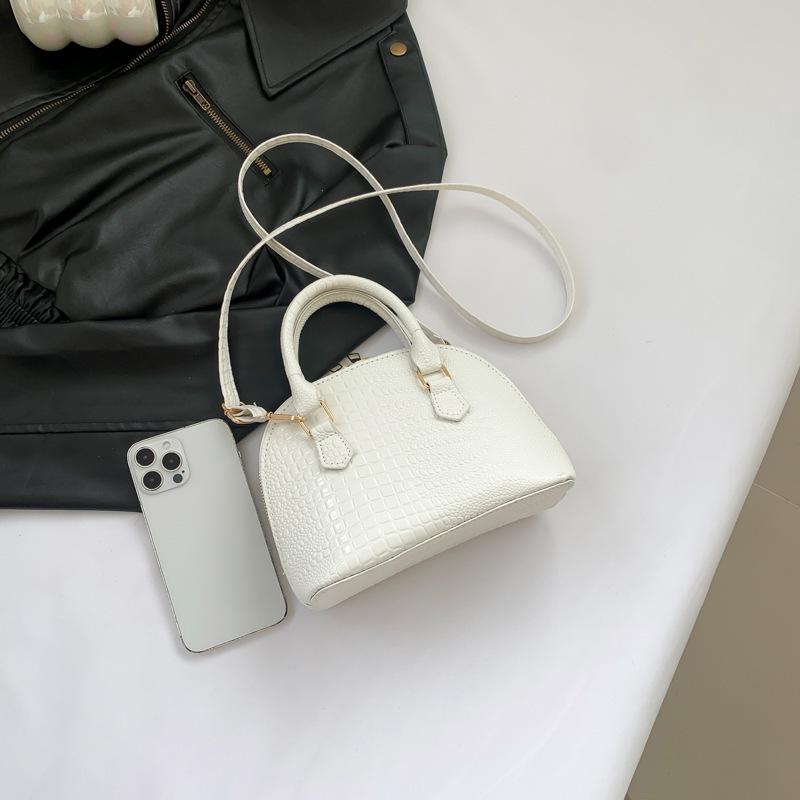 Bag Women's 2025 Spring New Crocodile Pattern Fashionable Retro Portable Shell Bag Simple Casual Shoulder Messenger Bag