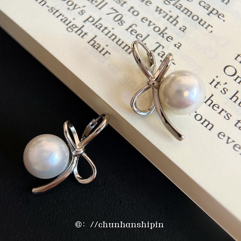 Ear clips without ear piercings~ Korean bow pearl ear buckles, light luxury, high-end sense, niche temperament, mosquito coil disc earrings for women