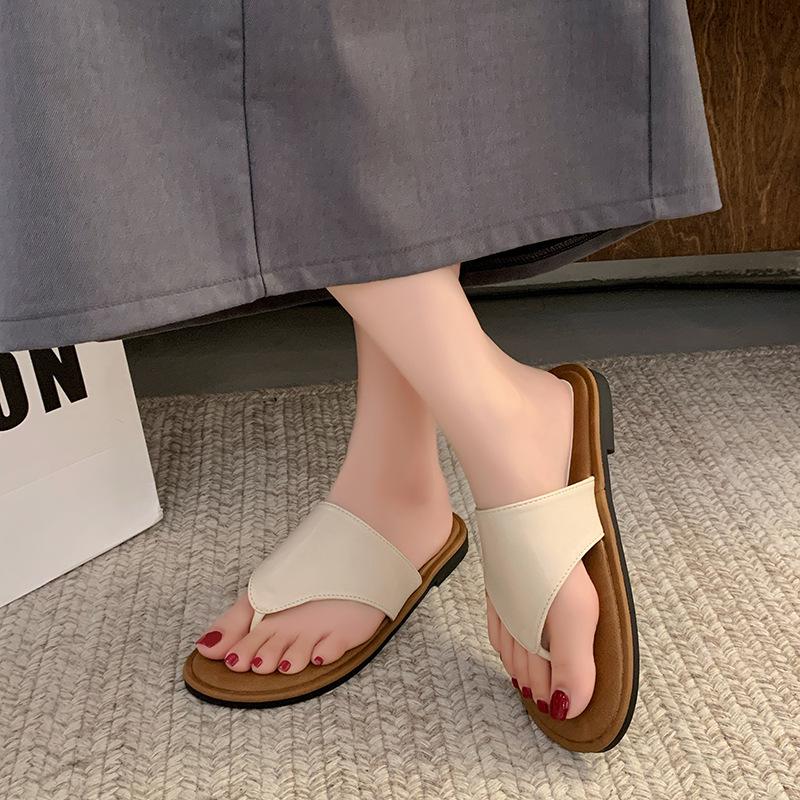 Korean version of fashion toe flat-bottomed slippers for women's summer wear 2025 new models for going out for leisure beach soft-bottom flip-flops