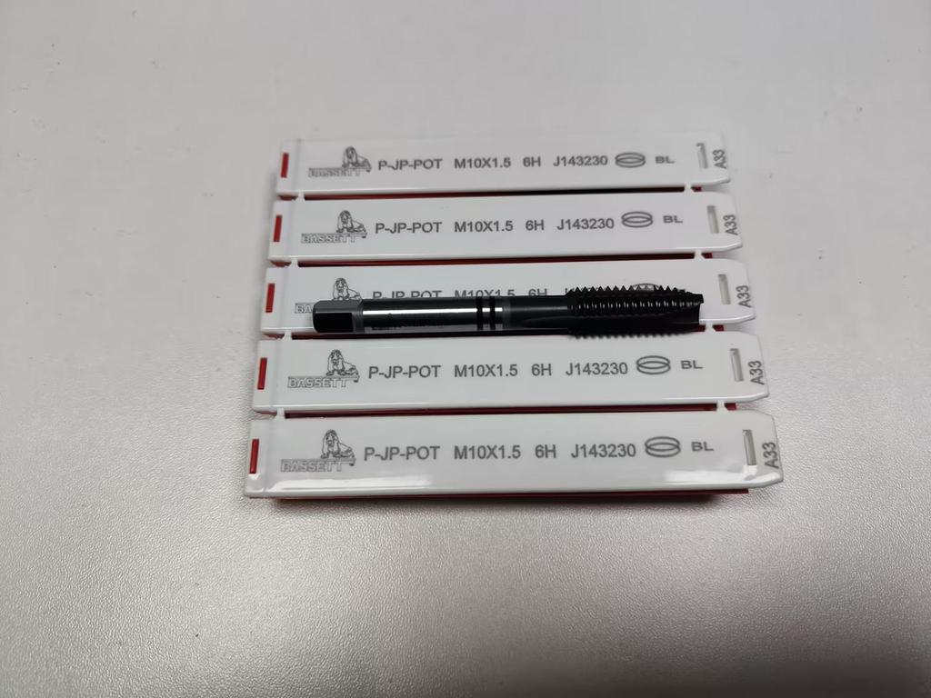 Titanium Plated Spiral Straight Flute Tap - Industrial Grade, High Hardness for Metric Through and Blind Holes, Cutting Machine Use.