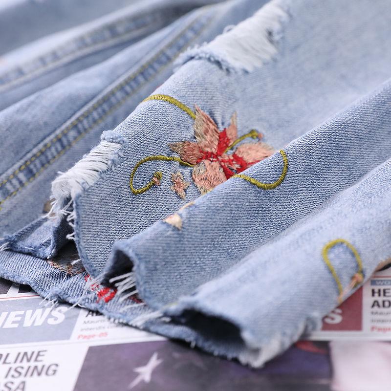 Five Point Denimshorts für Damen Dünn und Hochtailliert Locker und Schlankmachend Bestickt Weites Bein Gerades Bein Mittellange Hosen