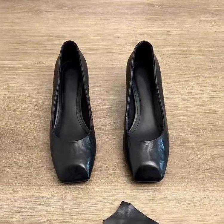 

2025 spring new black work small leather shoes women s soft leather one-pedal square head versatile light mouth thick heel single shoes 40