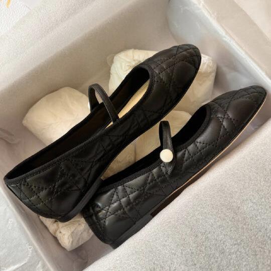 

Cowhide version~ Genuine leather soft-soled ballet flat shoes women s pearl one-word buckle rhombus pattern Mary Jane single shoes ladyshoes 40