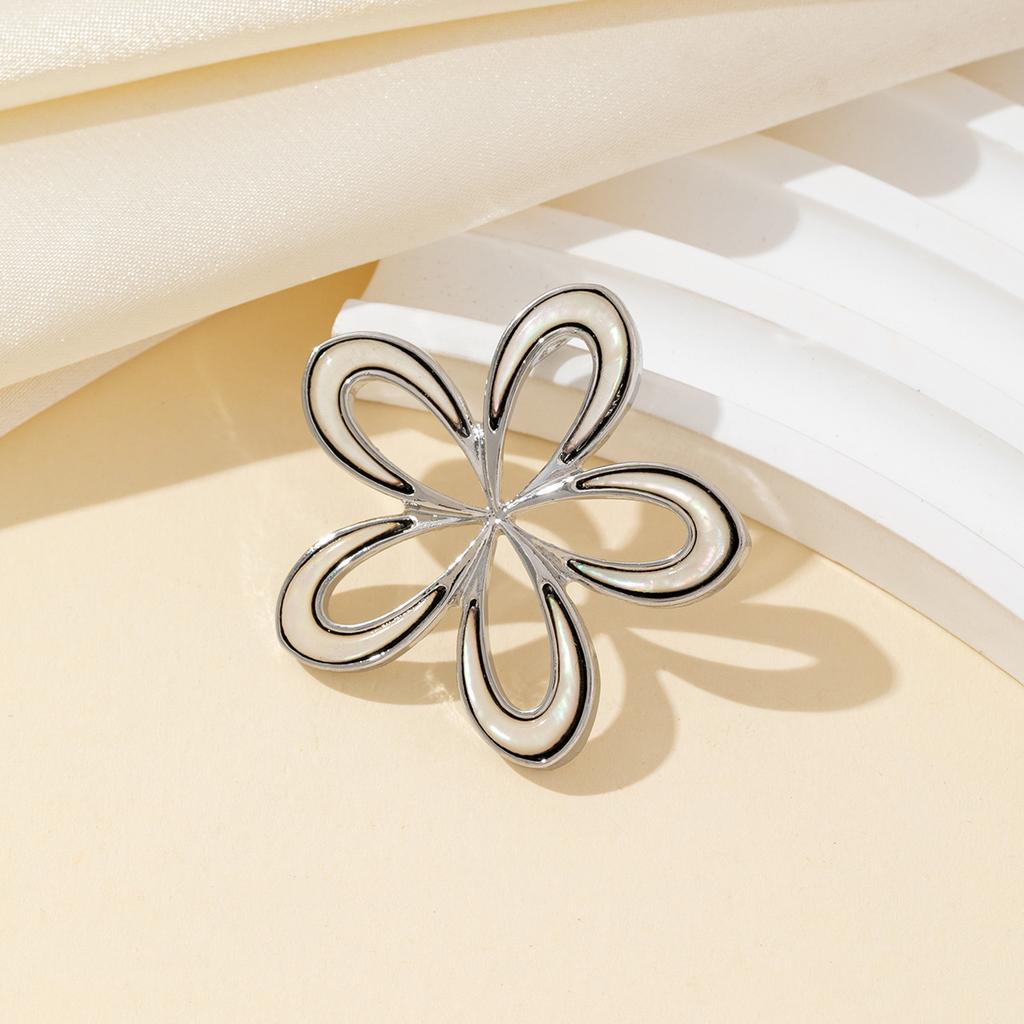 Sommerstil Damen Broschen Natürliche Muschel Exquisite Brosche 38x38mm Für Kleid Mantel Schmuckzubehör