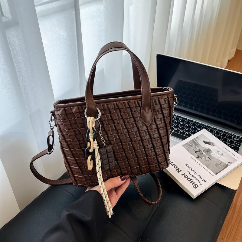 

2025 ранняя осень новая портативная сумка-ведро женская модная плетеная дорожная женская сумка классическая универсальная сумка через плечо 22*10.5*18