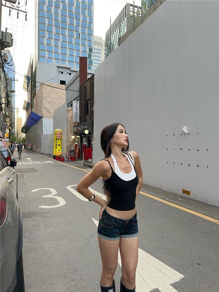 Fashionable Color Block Halterneck Slimming Retro T-Shirt Vest