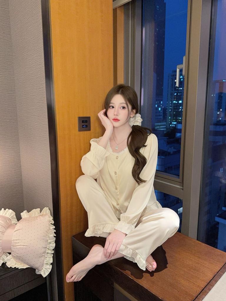 Spring and summer ice silk long-sleeved trousers ice and snow silk pajamas set solid color simple atmospheric lace loungewear can be worn outside