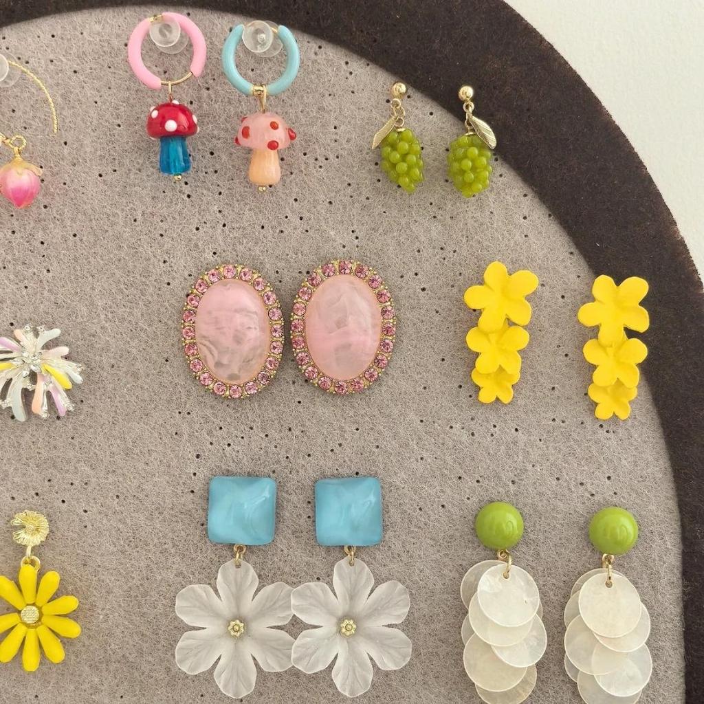 Forest Story: Sweet Style Contrasting Flower Stud Earrings for Women – Fresh, Fashionable, Light Luxury Feel