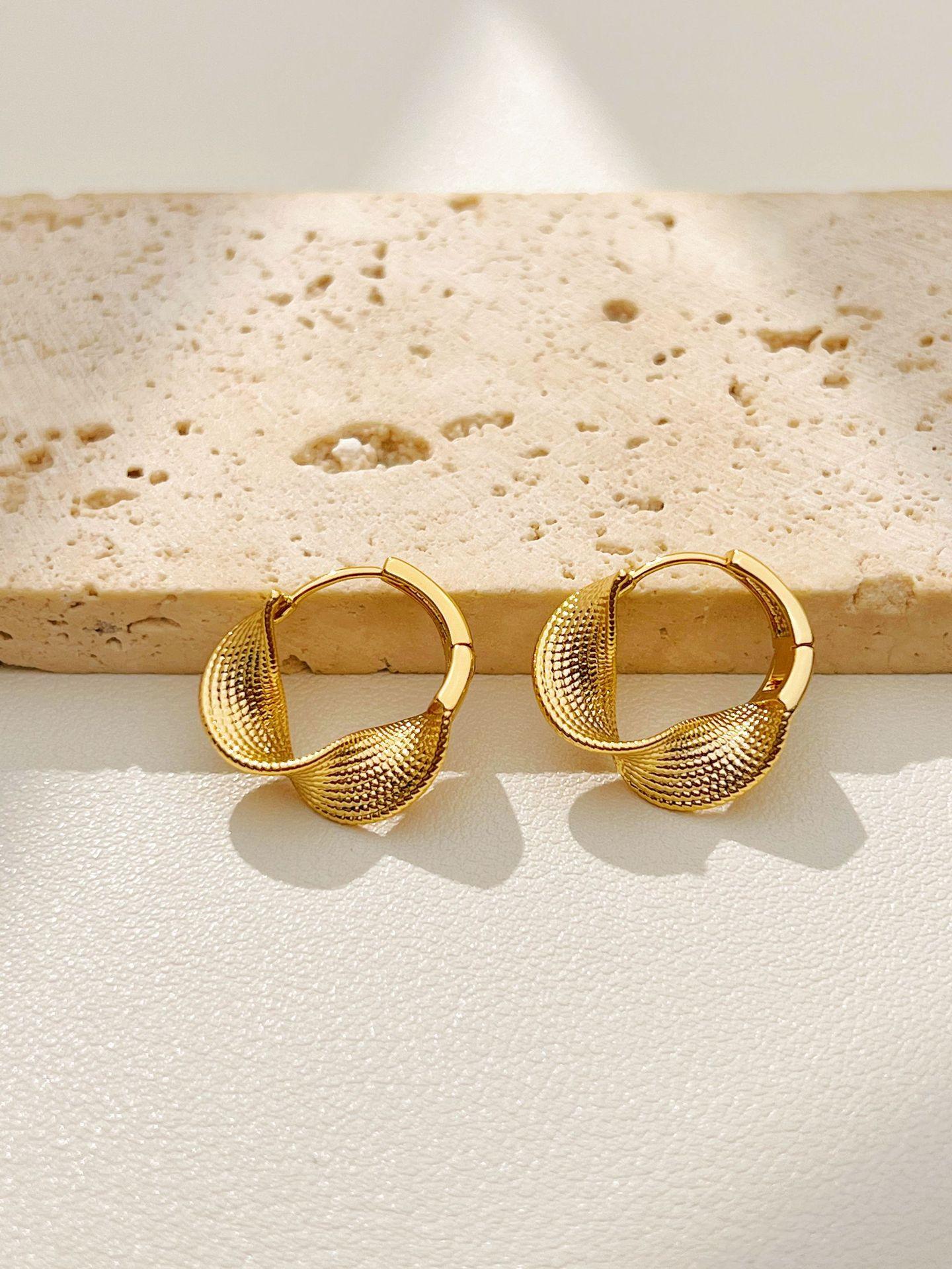Irregularly Shaped Circular Hoop Earrings-Trendy Gold Plated Brass Party Accessories золотой