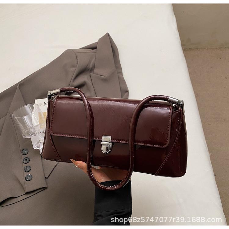 2025 New Retro Baguette Underarm Bag, High-end Glossy Hand Bag, Niche Versatile Medieval Shoulder Bag