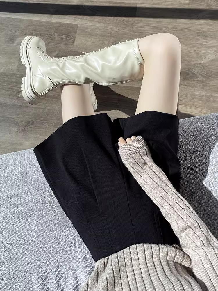 Women's High-Waist A-Line Black Wool Shorts - Autumn/Winter Loose Wide-Leg Booty Shorts, Thin Apricot
