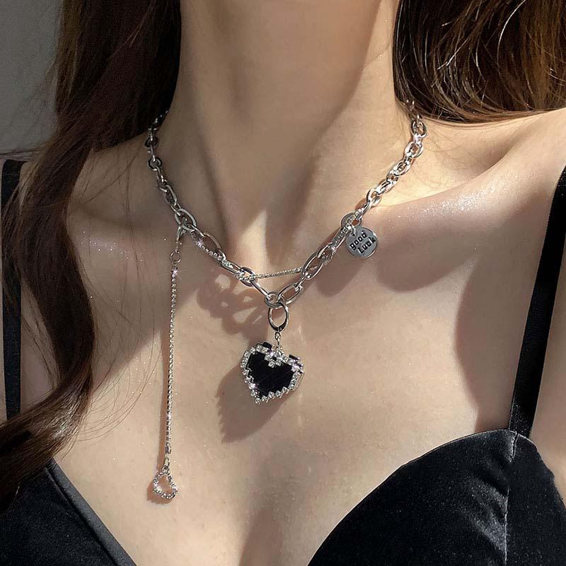

Titanium Steel Black Heart Pendant Necklace - High-End Niche Design Sweater Chain