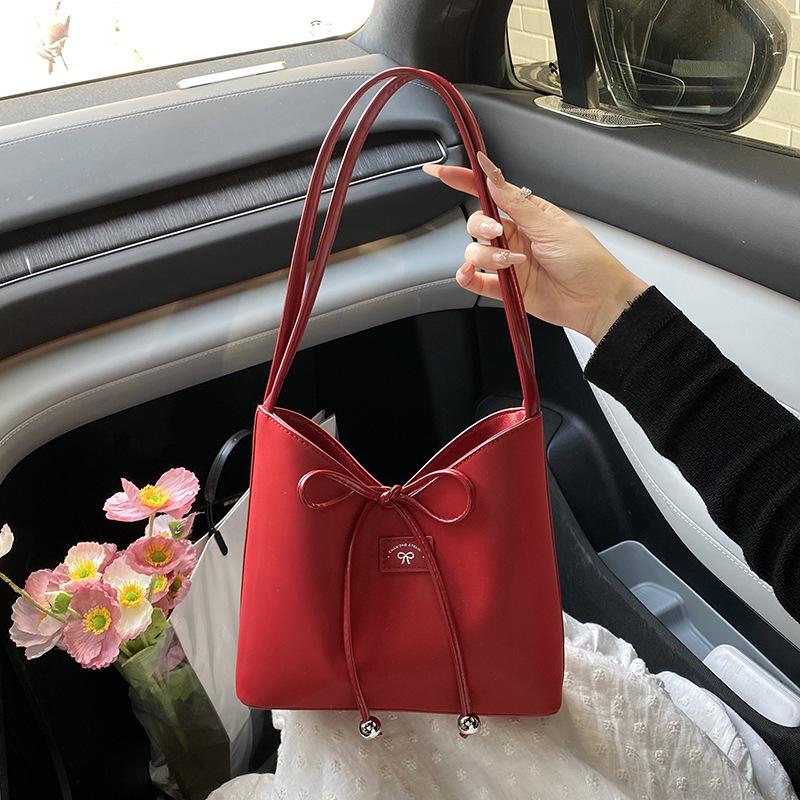 

2025 новая модная летняя сумка через плечо женская сумка простая сумка модная повседневная сумка сумка-мессенджер сумка-ведро красный