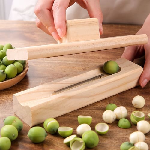 Chestnut Cutter, Wooden Nutcracker Clip, Practical and Beautiful Manual Chestnut Peeler, Nut Cracker, Multifunctional Chestnut Opener Clip for Kitchen