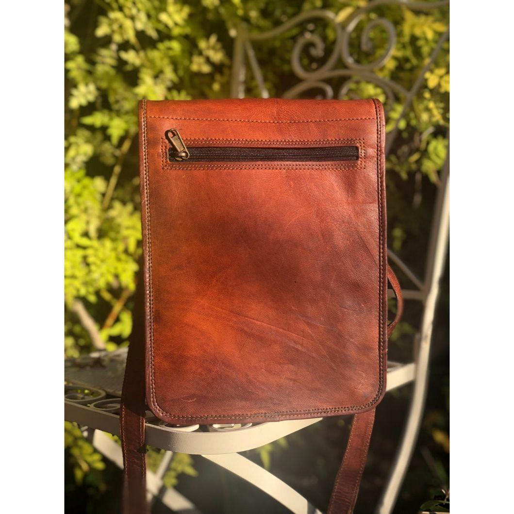 Коричневая кожаная сумка-мессенджер — фото 9