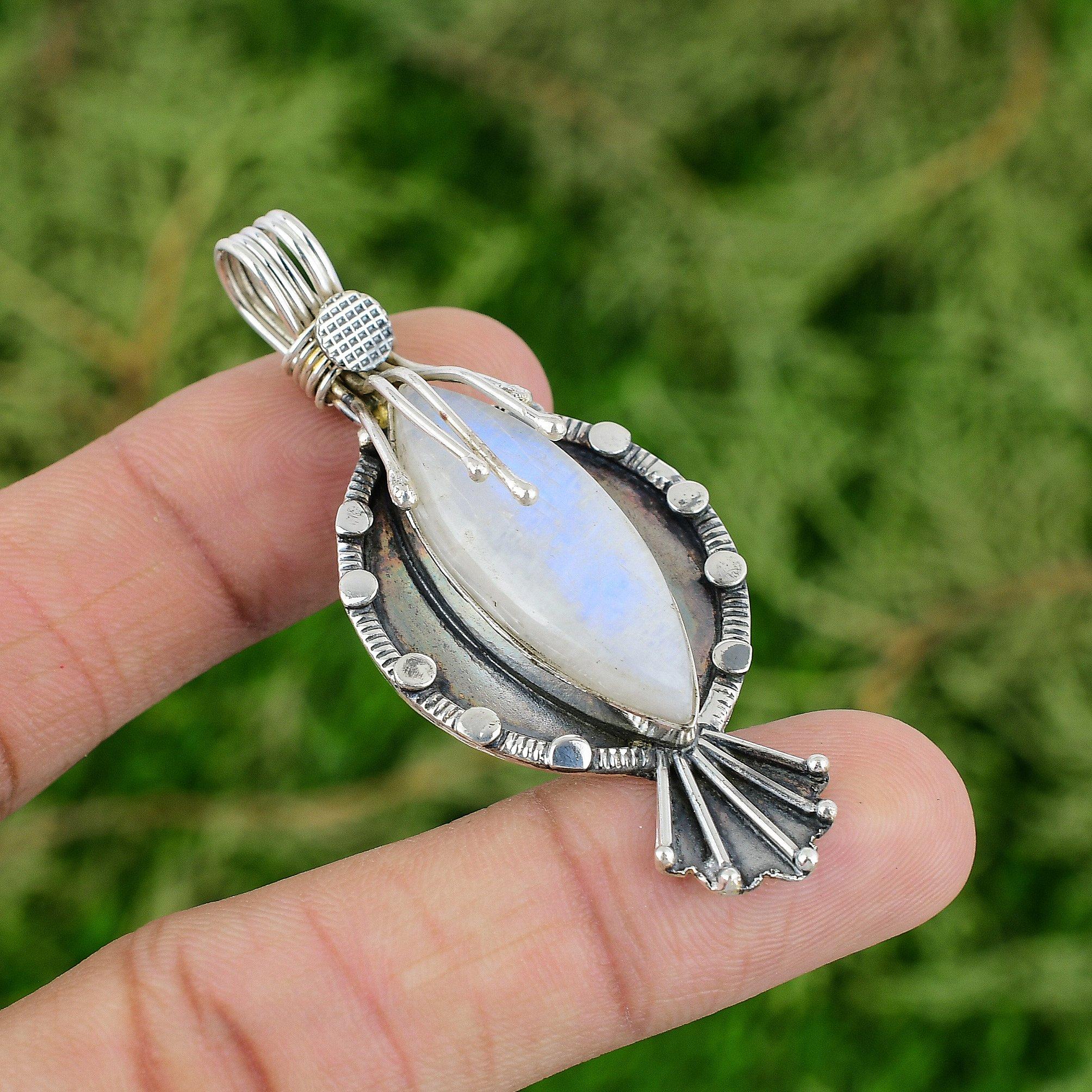 

Предложение ко Дню дружбы Подвеска из стерлингового серебра с натуральным радужным лунным камнем в безеле для жены