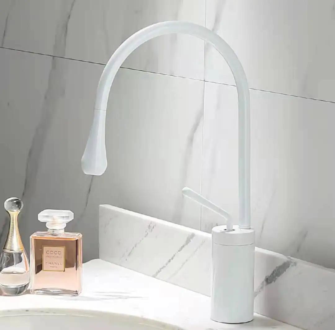 

Черно-золотой смеситель для раковины в ванную комнату - Латунный смеситель горячей/холодной воды, Поворотный излив для кухни и раковины