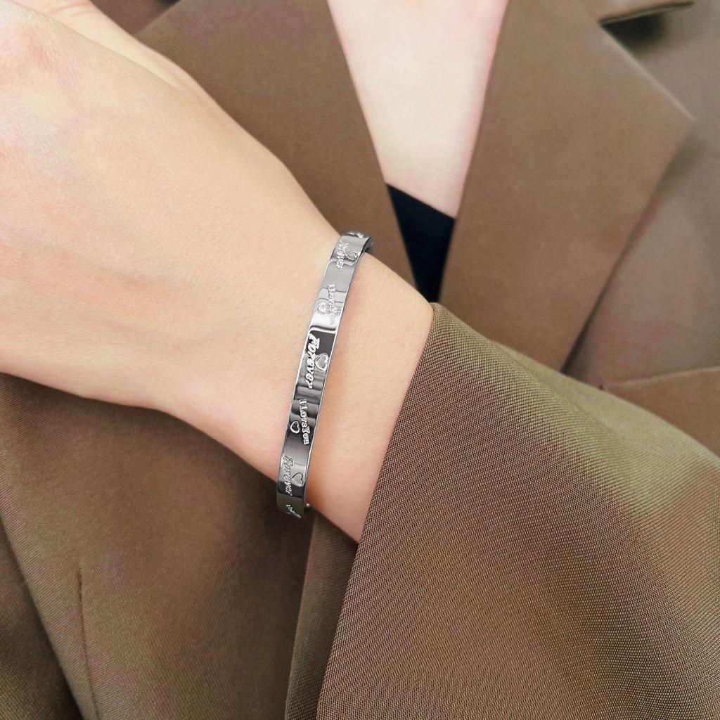 Luxurious Heart Love Forever Titanium Steel Couple Bracelet for Women - Classic, Stylish, and Versatile.