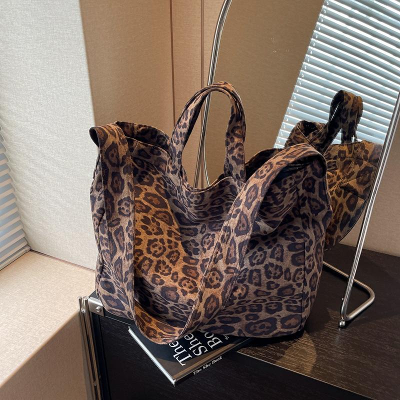 2025 New Large Capacity Lazy Leopard Print Large Shoulder Bag Ins Relaxation Casual Fashion Practical Canvas Bag Women