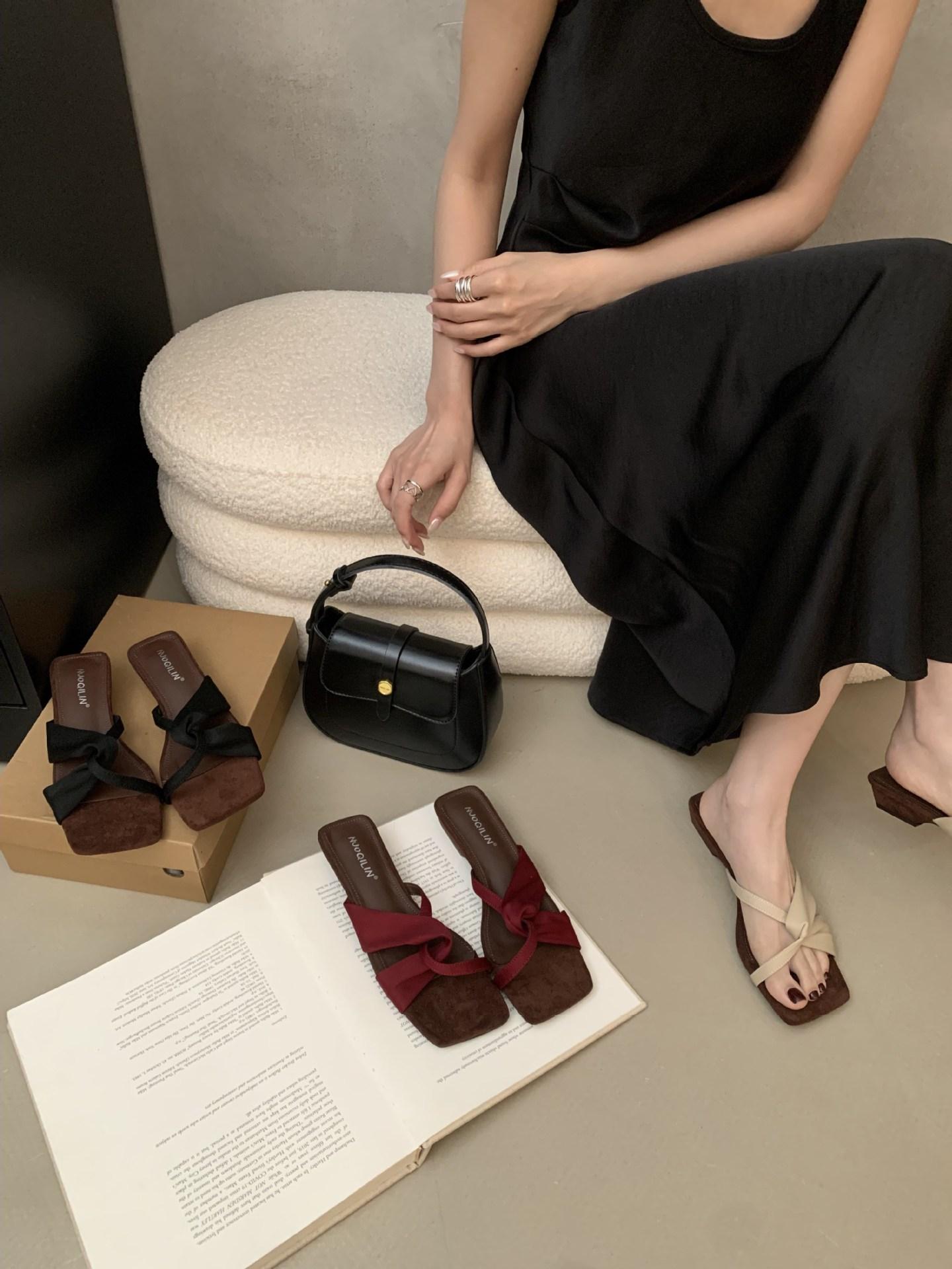 

Retro niche fairy wind cross with open-toed slippers female summer wear 2cm small thick heels not tired feet beautiful sandals 39 абрикосовий