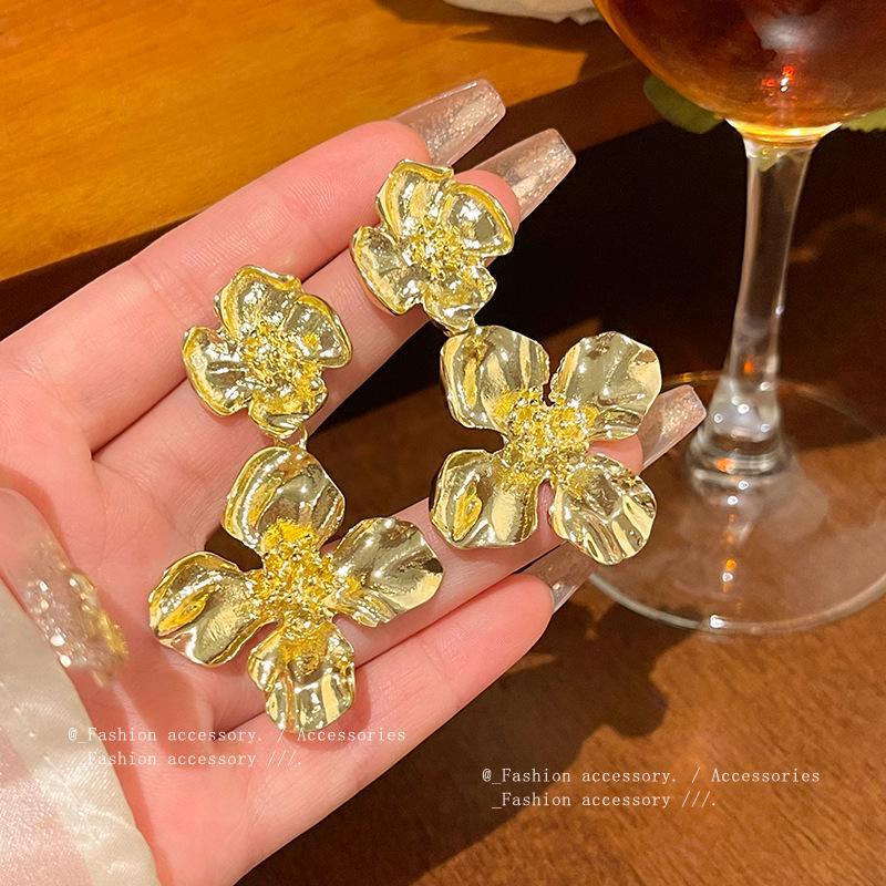 Hochwertige Metall-Blumenohrringe mit S925 Silberstift für Damen - Europäischer & Amerikanischer Kalter Stil