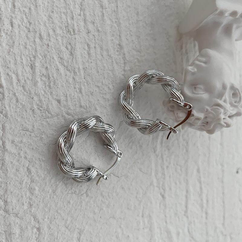 

Ретро французький гонконгський стиль перебільшені геометричні трикутні сережки жіночі високі відчуття атмосфери модні темпераментні нішеві сережки срібний