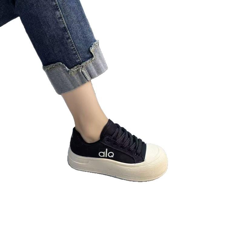 Small height increase thick-soled muffin women's shoes 2025 autumn and winter new versatile soft-soled casual board shoes soft leather single shoes