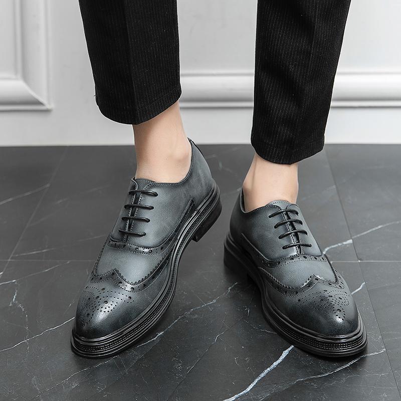 2024 Brogue Formal Shoes Men Dress Leather Shoes Fashion Men Lace Up Flats Shoes Genuine Retro Pointed Toe Oxford Male Footwear