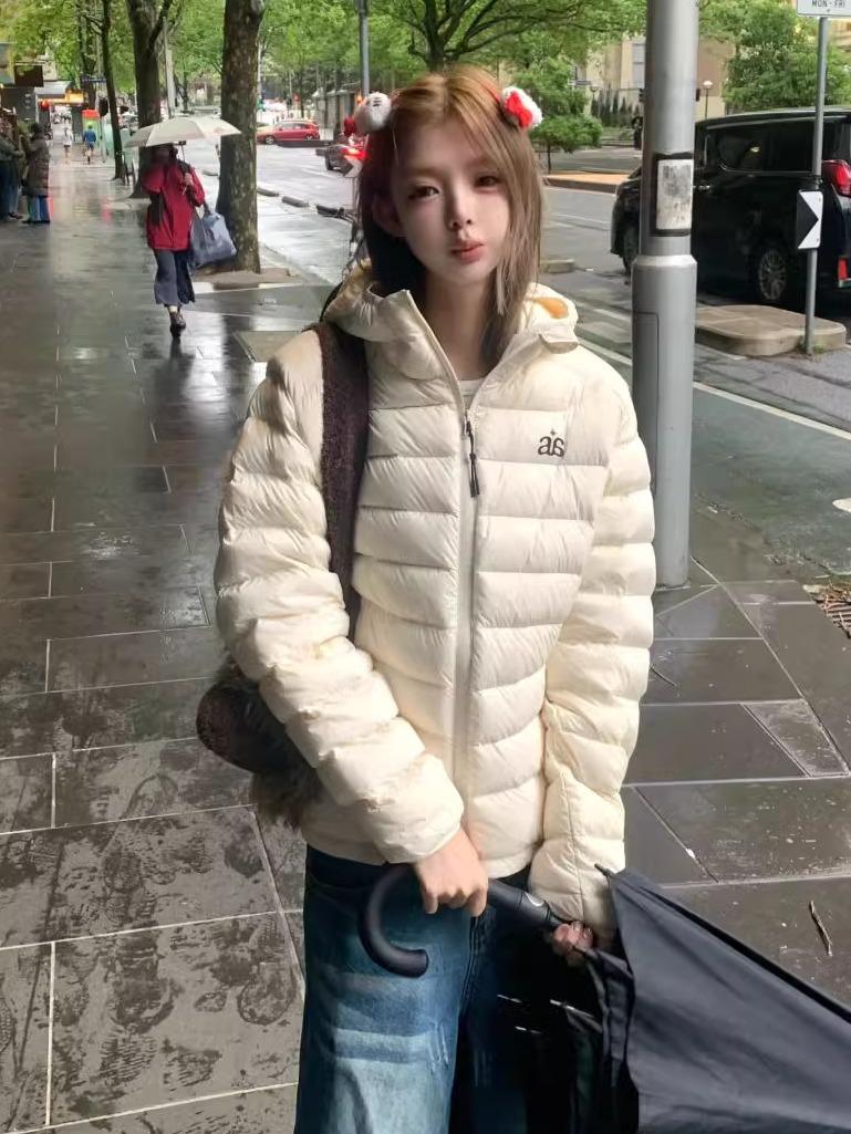 Women s 2025 Lightweight White Hooded Down Jacket - New, Short, Loose, Trendy, and Petite-Friendly M 115-135 lbs