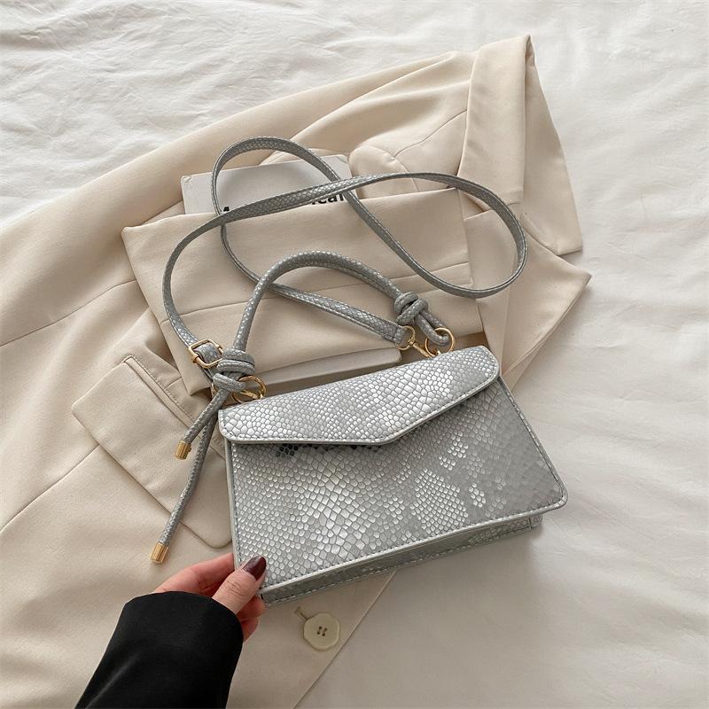 

Solid color texture, foreign style indentation, shoulder messenger bag, new commuter small square bag, popular personalized light luxury women s bag серебряный