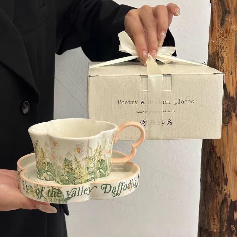 OLOEY Retro Floral Bone China Coffee Mug Set