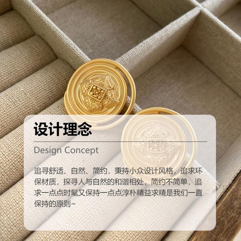 Hong Kong Style Retro Metal Button Stud Earrings, High-End Light Luxury Gold Design Totem Exaggerated Earrings