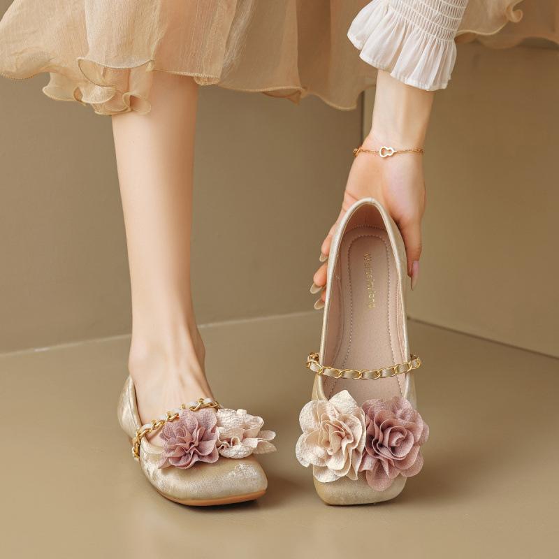 2025 spring new Chinese square head single shoes women's flat bottom shallow mouth word with flowers French fairy style versatile shoes