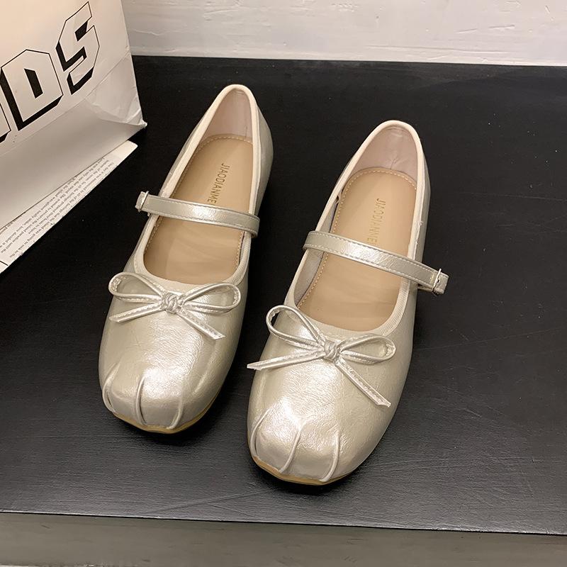 

French retro ballet shallow mouth single shoes girl 2025 summer new fairy wind gentle soft sole Mary Jane shoes girl 40
