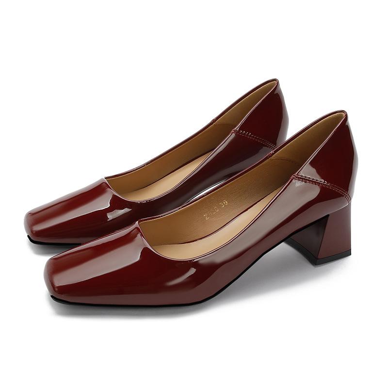 

Black high heels thick heel not tired foot temperament professional work shoes 2025 new patent leather square head single shoes middle heel 40 бордовий