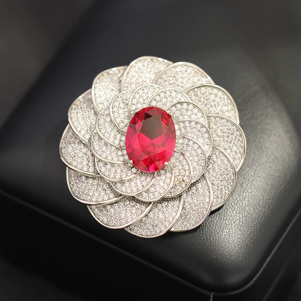 New high-end jewelry light luxury red zircon geometric brooch elegant niche luxury full of brooch pins women