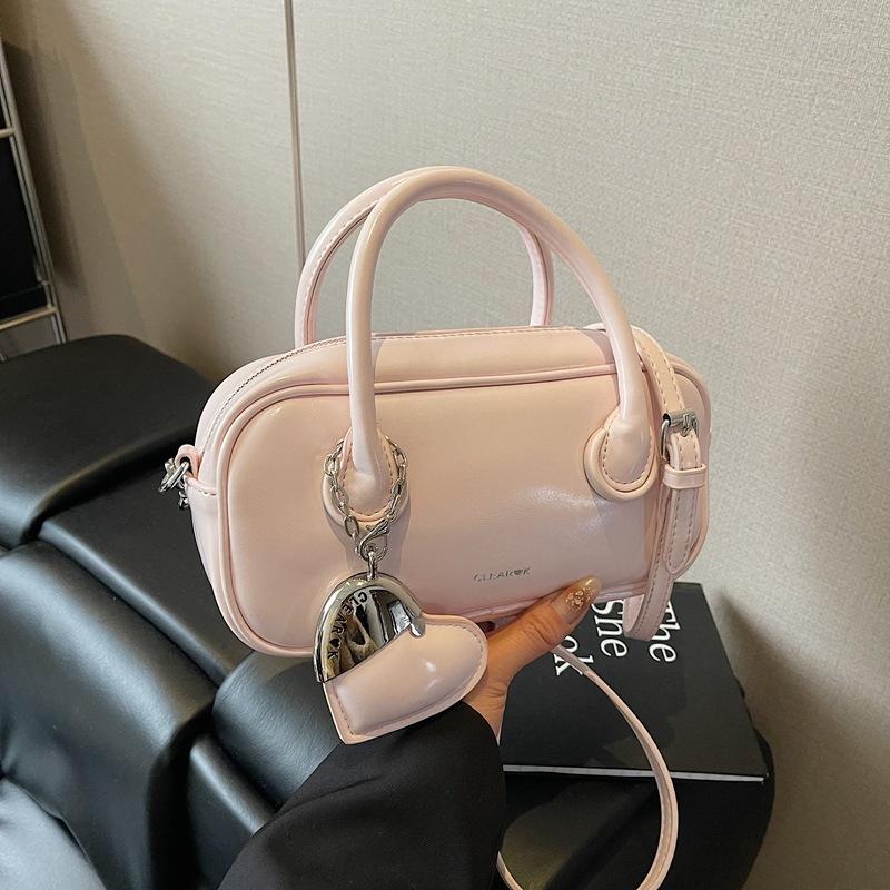 French retro underarm small bag 2025 new fashion niche portable Boston bag commuter shoulder bag